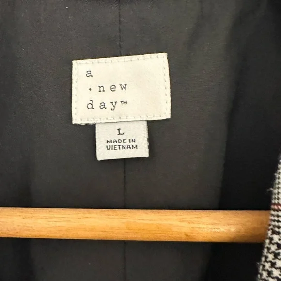 Gray, Black, White and Red Checkered Houndstooth Blazer, Size L - Picture 3 of 5